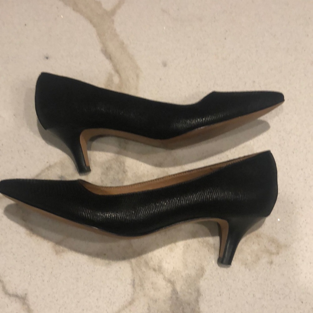 Clarks 1.5” classic pump heel ladies dress shoes